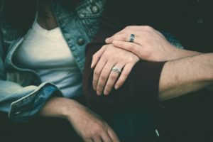 Amarre de amor con los anillos